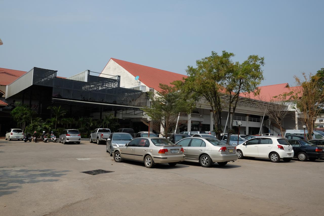 Bansuan Resort Nakhon Sawan Ngoại thất bức ảnh